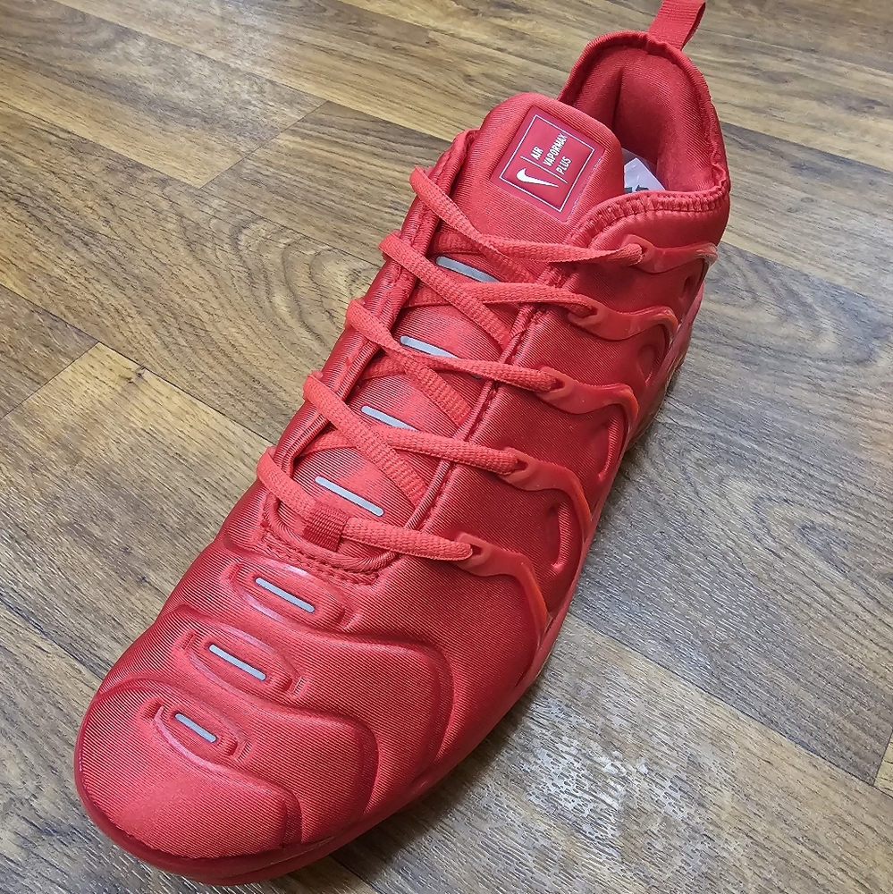 Nike Air Vapormax plus university red
